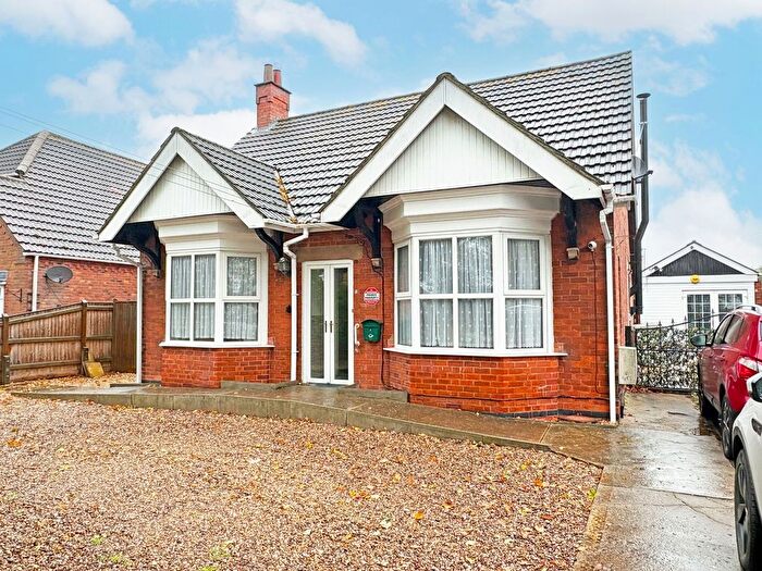 4 Bedroom Bungalow For Sale In Burgh Old Road, Skegness, Lincolnshire, PE25