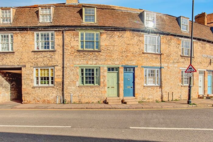 2 Bedroom Terraced House For Sale In Scotgate, Stamford, PE9