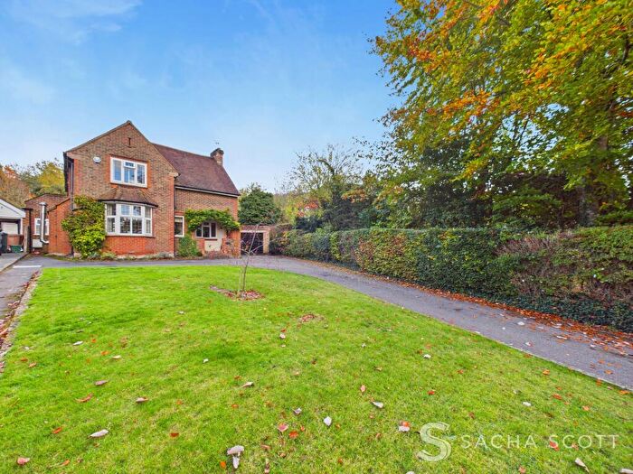 4 Bedroom Detached House For Sale In Beacon Way, Banstead, SM7