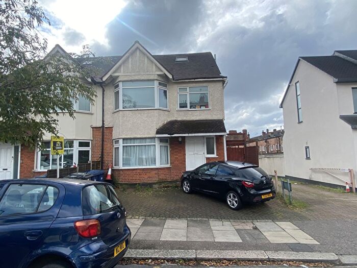 6 Bedroom Property For Sale In Glebe Crescent, Hendon, London, NW4