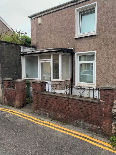 3 Bedroom End Of Terrace House To Rent In Saron Street, Pontypridd, CF37