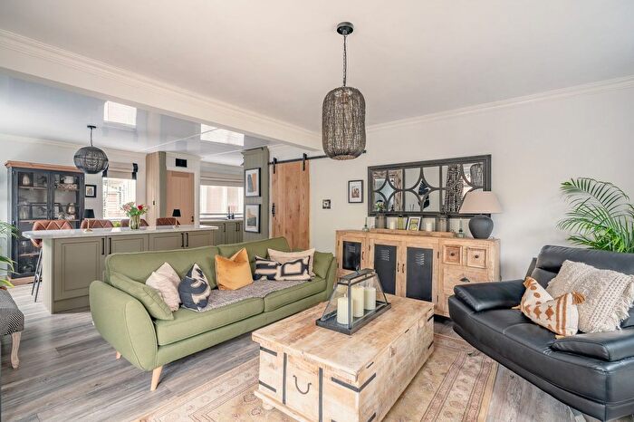 2 Bedroom Flat For Sale In Watkin Avenue, Old Colwyn, LL29