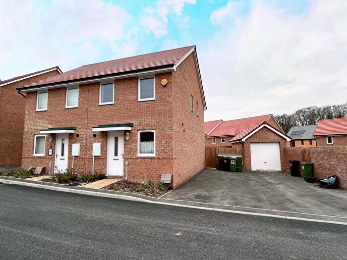 2 Bedroom Semi Detached House For Sale In Rowlands Way, Basingstoke, Hampshire, RG24
