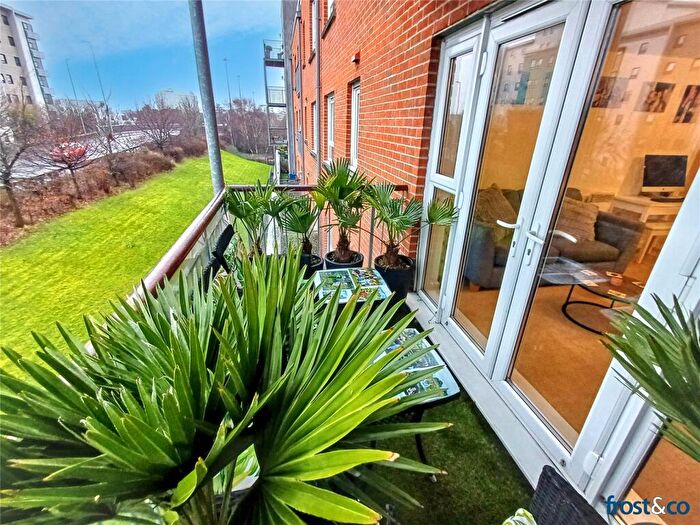 2 Bedroom Apartment For Sale In Avenel Way, Baiter Park, Poole, Dorset, BH15