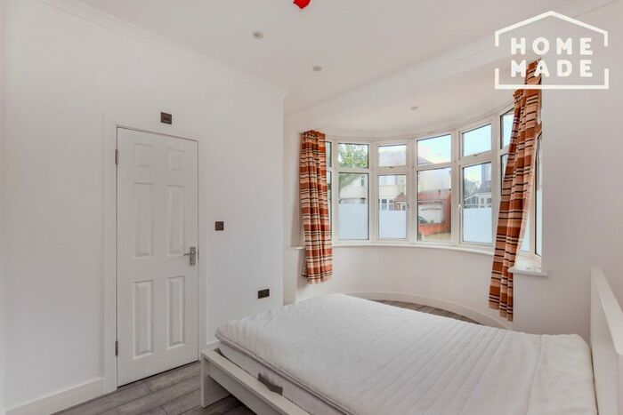 6 Bedroom Terraced House To Rent In Fowey Avenue, Redbridge, IG4