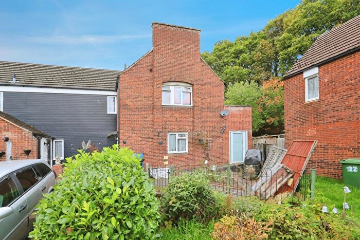 3 Bedroom End Of Terrace House For Sale In Dunlin Drive, Kidderminster, DY10