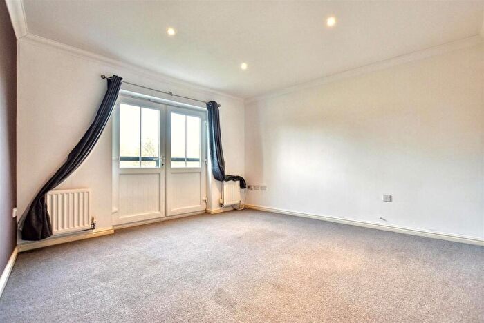 4 Bedroom Terraced House To Rent In Medway Court, Aylesford, ME20