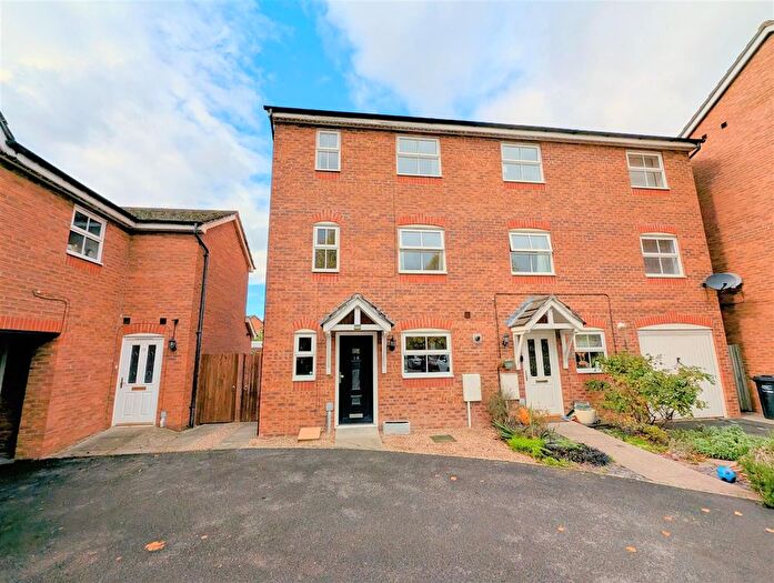 3 Bedroom Semi-Detached House For Sale In Foxwhelp Close, Hereford, HR4
