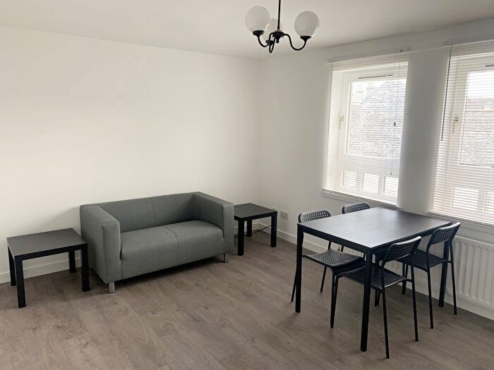 2 Bedroom Flat To Rent In Eddie Court, Fife, KY16