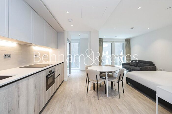 Studio To Rent In Gasholder Place, London, SE11