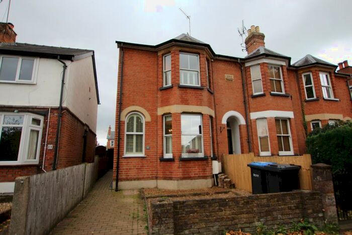 4 Bedroom Semi-Detached House To Rent In Addlestone, KT15