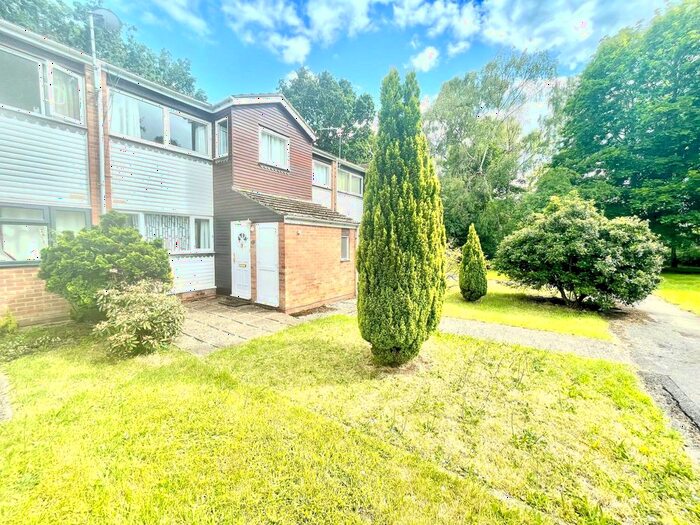 2 Bedroom Maisonette To Rent In Rickman Close, Woodley, Berkshire, RG5
