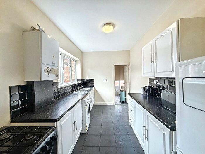 3 Bedroom Flat To Rent In Lynnwood Terrace, Newcastle Upon Tyne, NE4