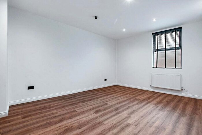 3 Bedroom Apartment To Rent In Hazelville Road, London, N19
