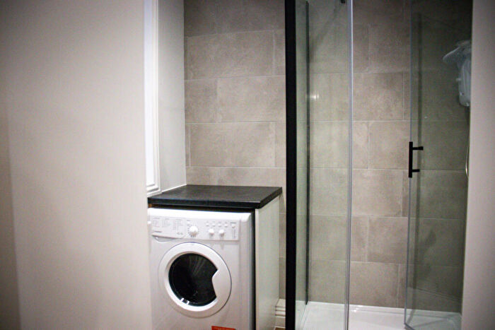 1 Bedroom Flat To Rent In City Centre // Bed Flat // Aug, LN2