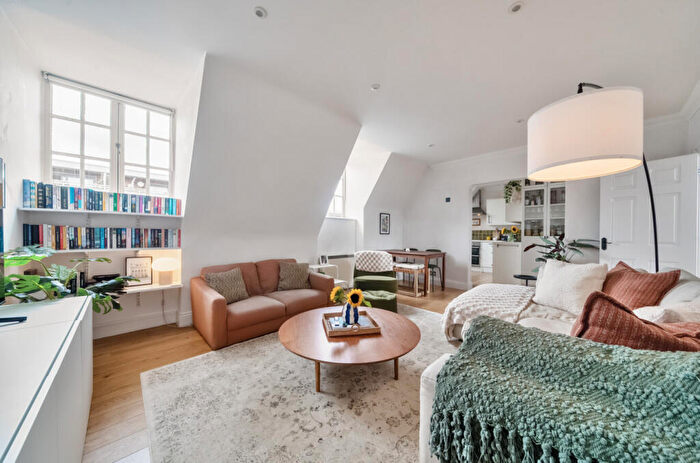 2 Bedroom Flat For Sale In High Street, Southampton, Hampshire, SO14