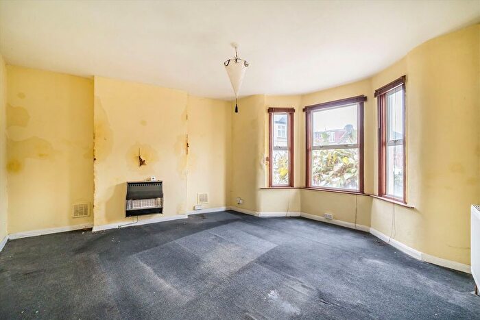 2 Bedroom Flat For Sale In Kellino Street, Tooting, SW17