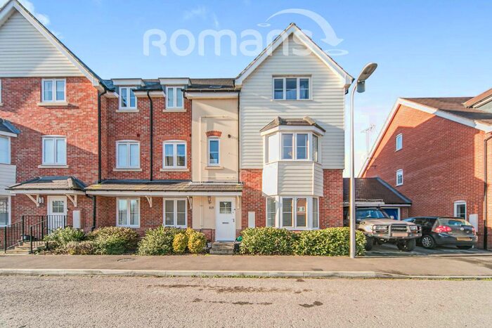 2 Bedroom Flat To Rent In Jasmine Square, Woodley RG5