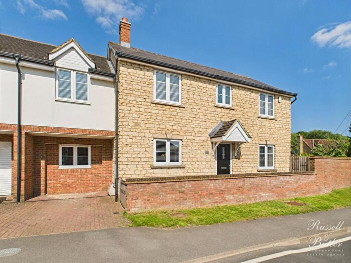 4 Bedroom Semi-Detached House For Sale In Hayes Road, Deanshanger, Buckinghamshire, MK19