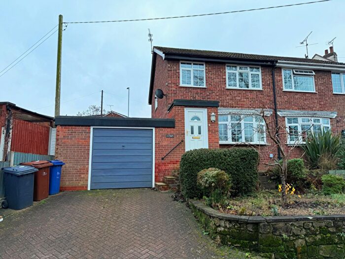 3 Bedroom Semi-Detached House To Rent In Hollow Lane, Burton-On-Trent, DE15