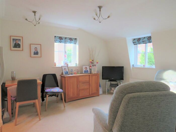 2 Bedroom Apartment To Rent In Esdaile Lane, Hoddesdon, EN11