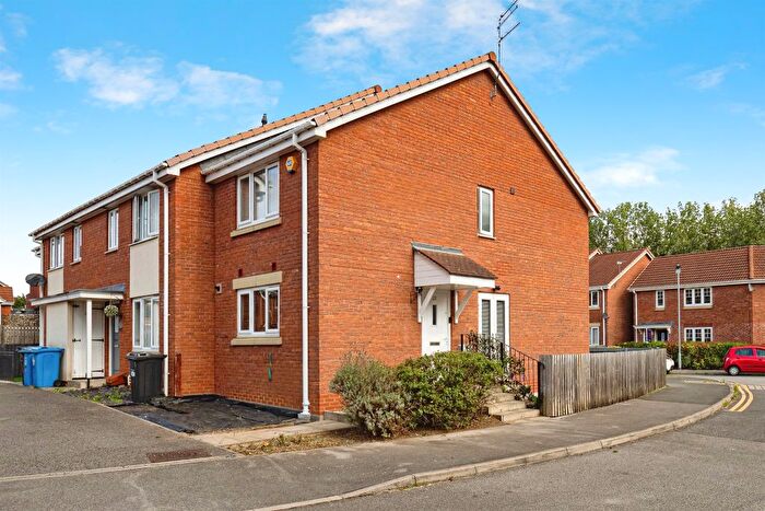 2 Bedroom End Of Terrace House For Sale In Ladybower Way, Kingswood, Hull, HU7