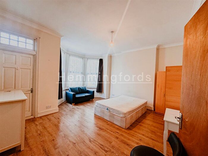 5 Bedroom Terraced House To Rent In Arcadian Gardens, Wood Green, London, N22