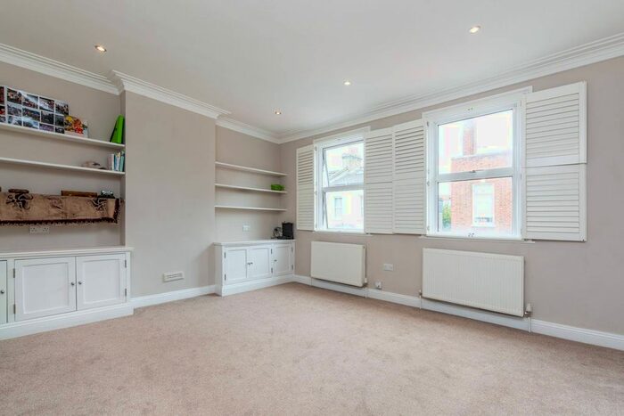 2 Bedroom Flat To Rent In Wadham Road, Putney, London, SW15