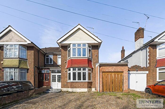 3 Bedroom Semi-Detached House For Sale In Rochester Drive, Bexley, DA5