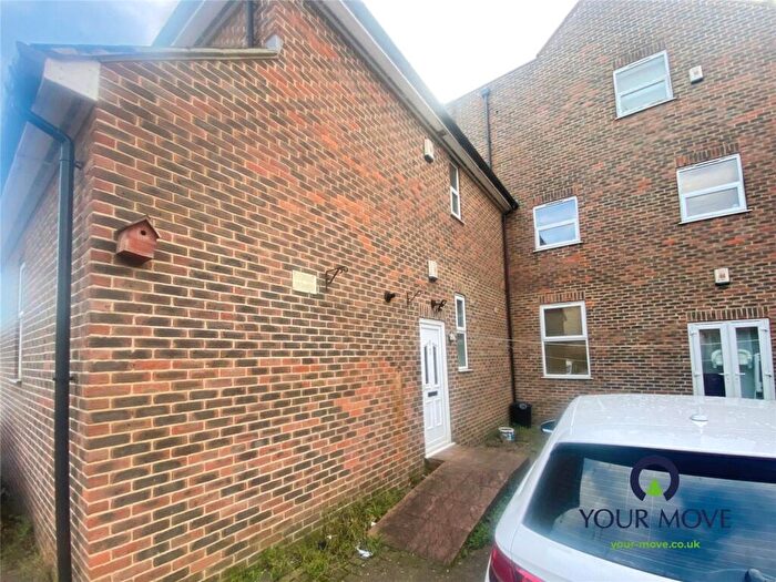 2 Bedroom Flat To Rent In Crescent Road, Ramsgate, Kent, CT11