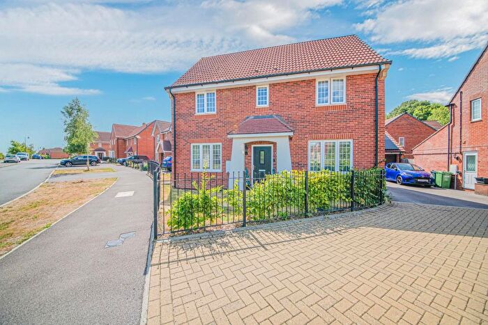 4 Bedroom Detached House For Sale In Savernake Way, Fair Oak, Eastleigh, SO50