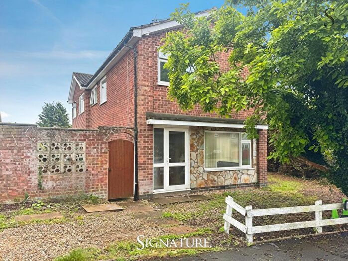 3 Bedroom Semi-Detached House To Rent In Kensington Close, Oadby, LE2