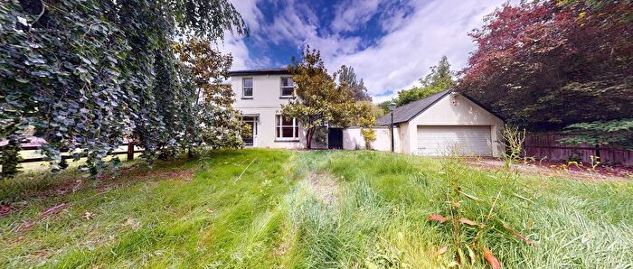 4 Bedroom Property For Sale In Cleves House, Kings Mill Lane, Redhill, Surrey, RH1