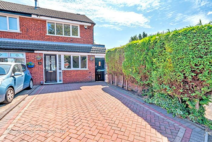2 Bedroom Semi-Detached House For Sale In Houliston Close, Wednesbury, WS10