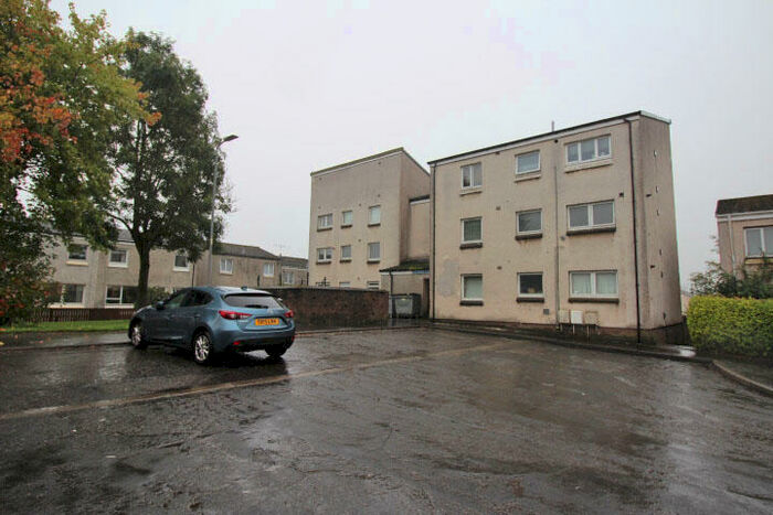 2 Bedroom Ground Flat To Rent In Tanera Court, Falkirk, FK1