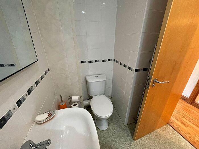 1 Bedroom Flat For Sale In Llys Newydd, Llwynhendy, Llanelli, SA14