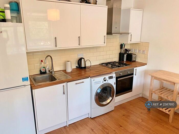 4 Bedroom Flat To Rent In Sovereign House, London, E1