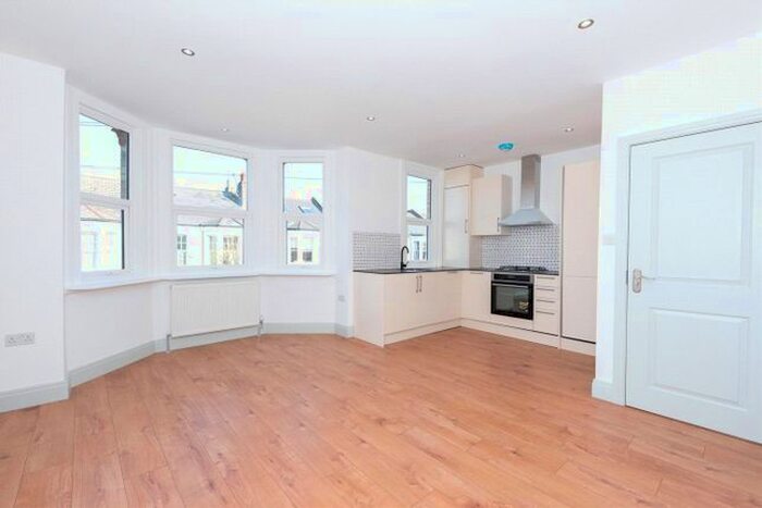 2 Bedroom Flat To Rent In Cromford Road, London, SW18