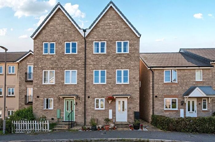 4 Bedroom Town House For Sale In Oxleaze Way, Paulton, Bristol, BS39