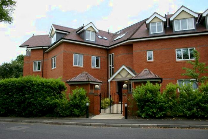 2 Bedroom Flat To Rent In The Courtyard, Grove Road, Beaconsfield, HP9