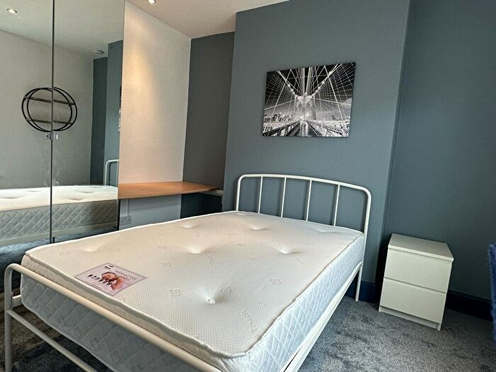 3 Bedroom Terraced House To Rent In Hood Street, - Bed, LN5