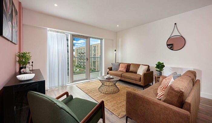 1 Bedroom Apartment For Sale In Green Park Village & Bankside Gardens, Flagstaff Road, Reading, RG2