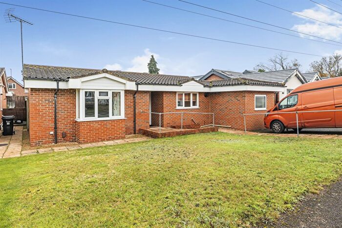 2 Bedroom Bungalow To Rent In Saffron Close, Reading, RG6