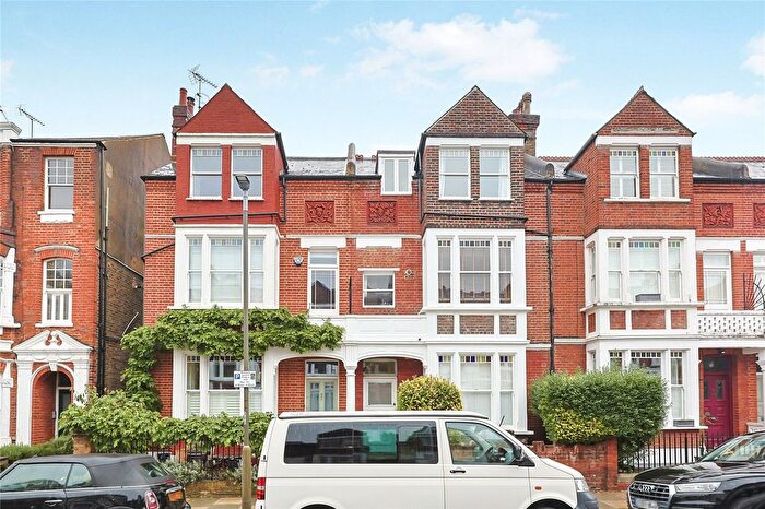 2 Bedroom Flat To Rent In Carmalt Gardens, Putney, SW15