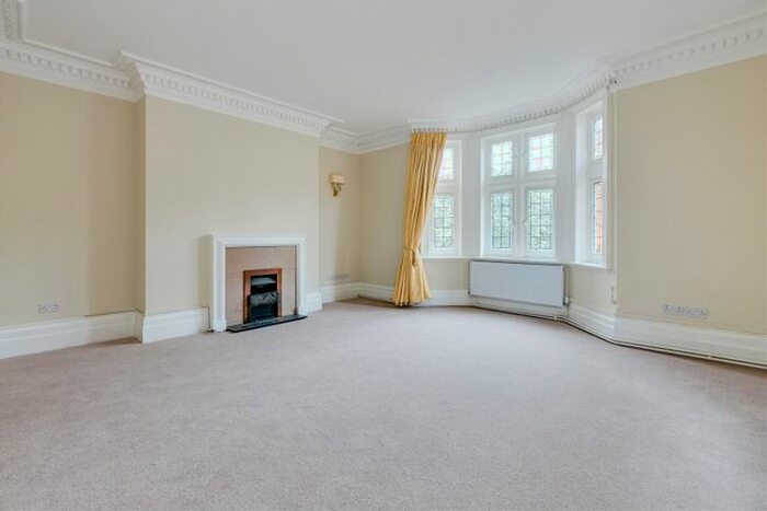 2 Bedroom Flat To Rent In Kensington Court, High Street Kensington, W8