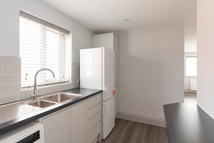 1 Bedroom Apartment To Rent In Alden Crescent, Headington, OX3