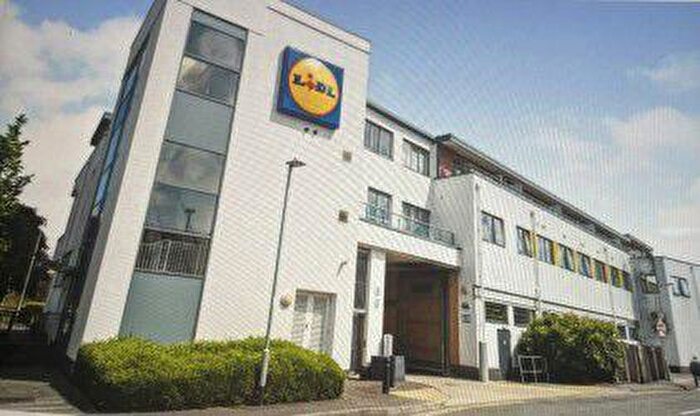 1 Bedroom Apartment For Sale In Headley Road, Woodley, Reading, Berkshire, RG5