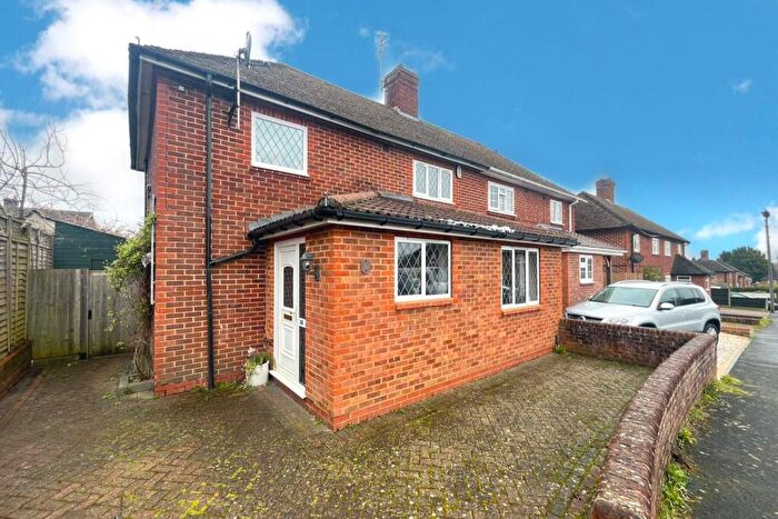 3 Bedroom Semi Detached House For Sale In Courtenay Road, Farnham, Surrey, GU9