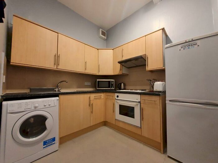 3 Bedroom Flat To Rent In Yeaman Place, Polwarth, Edinburgh, EH11