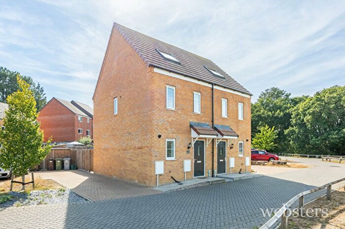 3 Bedroom Semi-Detached House For Sale In Elder Close, Hellesdon, NR6